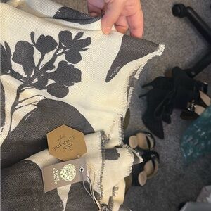 Vince Camito Gray and Cream Floral Scarf- long w tags